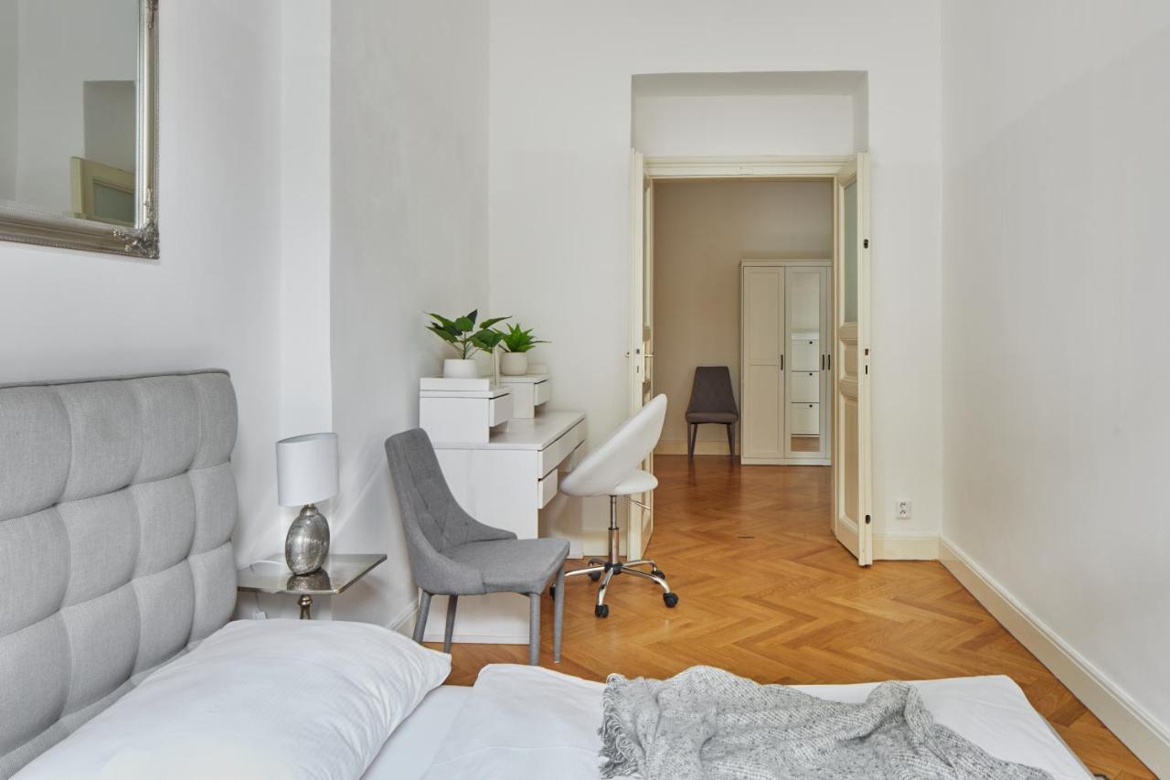 Days Apartment Prag